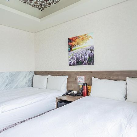 九九商旅 Otel Taichung Dış mekan fotoğraf