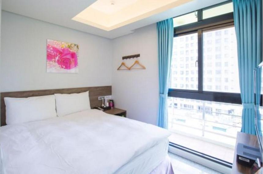 九九商旅 Otel Taichung Dış mekan fotoğraf