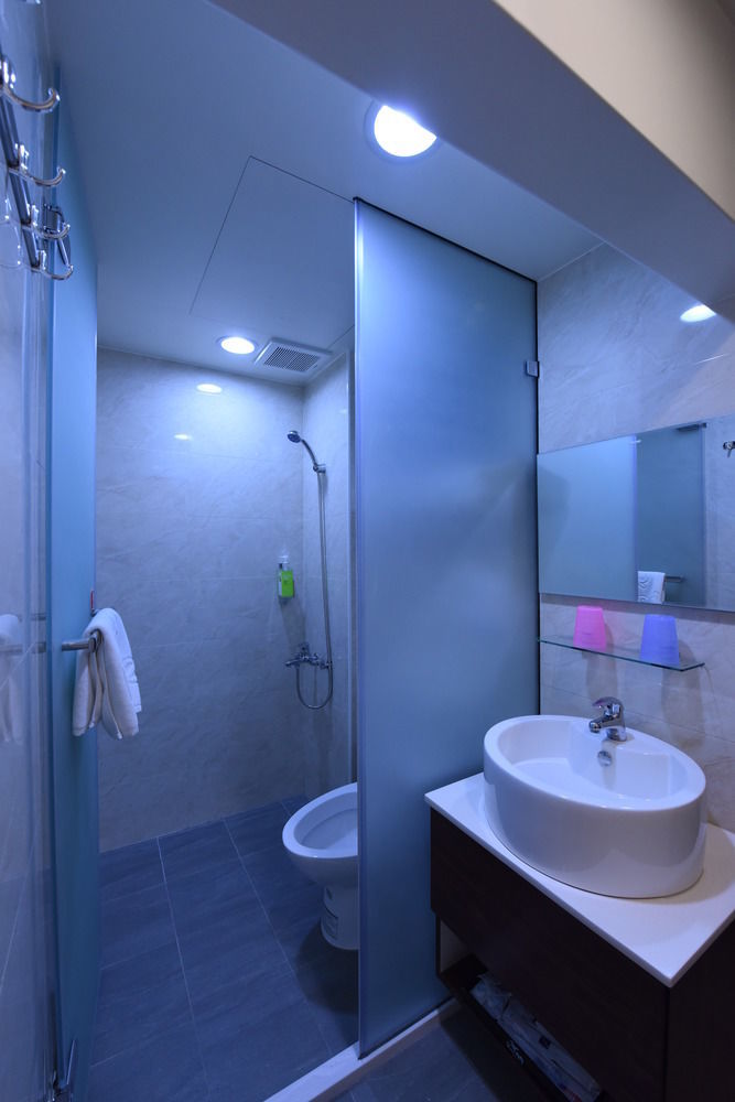 九九商旅 Otel Taichung Dış mekan fotoğraf